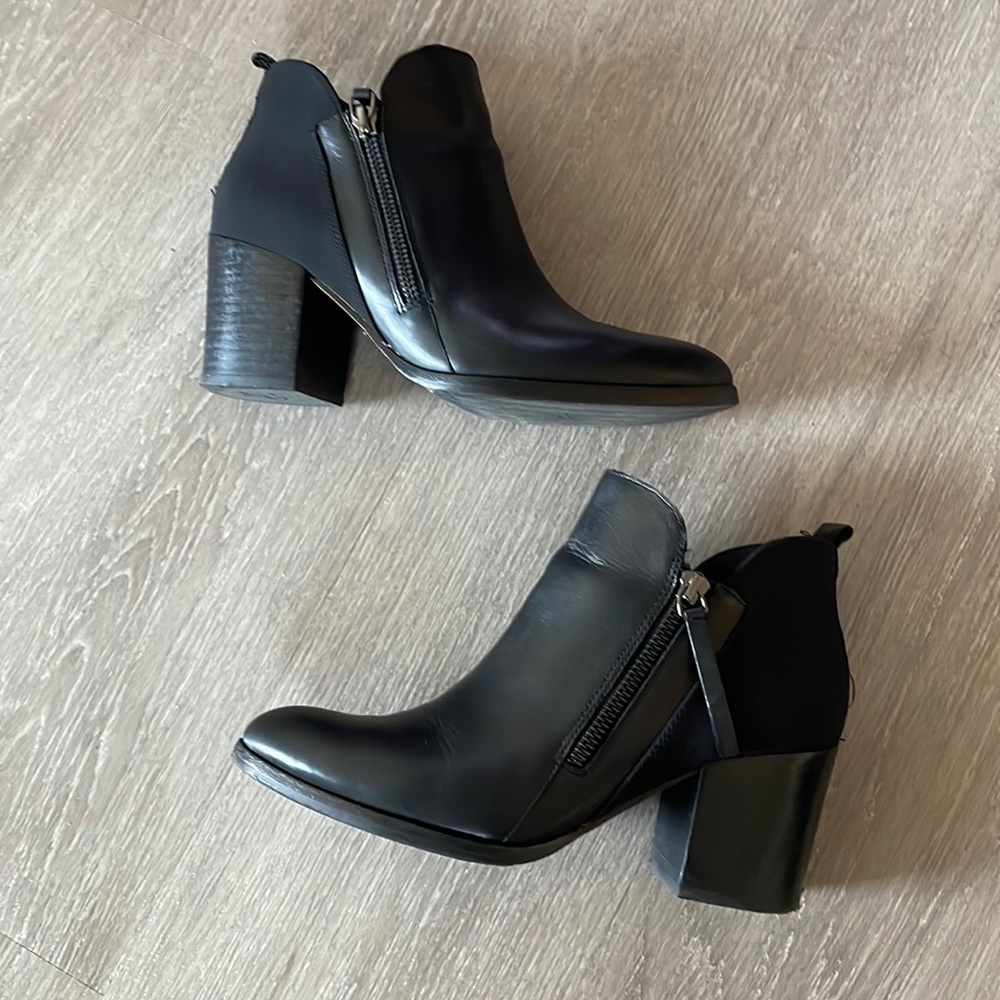 Donald J Pliner Black Leather Ankle Boots